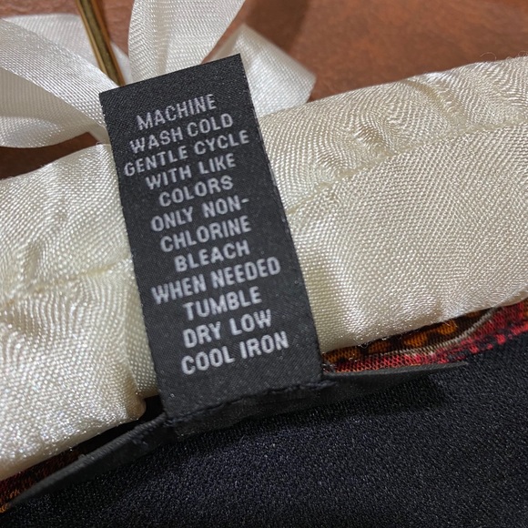 Cute fall top - Picture 2 of 6